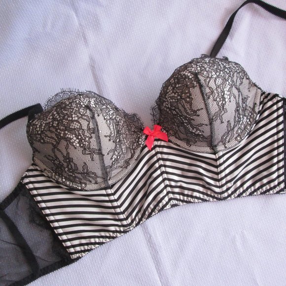 ππ€ VS VERY SEXY DEMI BUSTE β 32D - AND 3 PANTIES INCLUDED - BUNDLE - NWOT - Picture 5 of 16